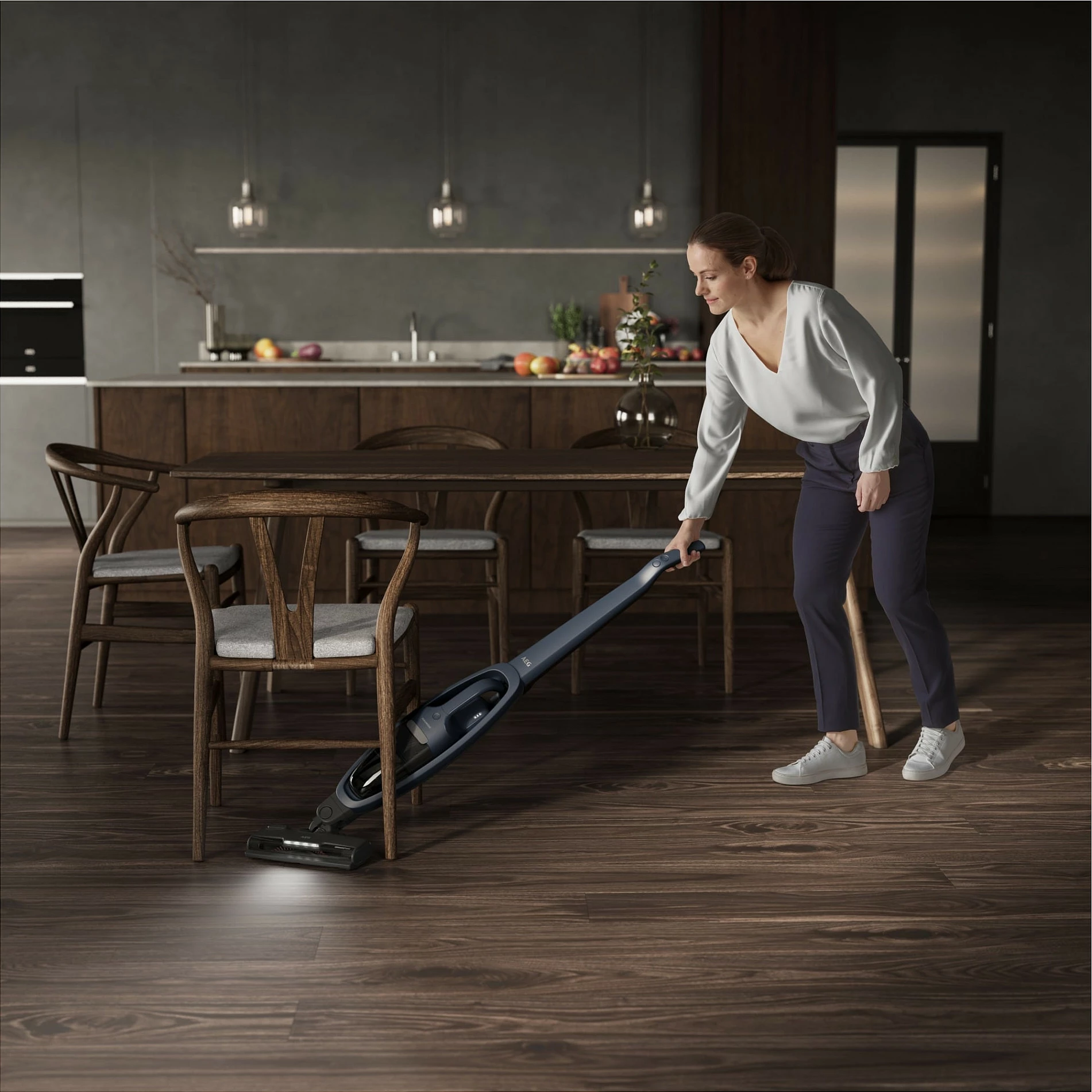 Fshesë me korrent pa kabllo AEG AS 52CB18DB, 0.3L, 45 min, denim blue