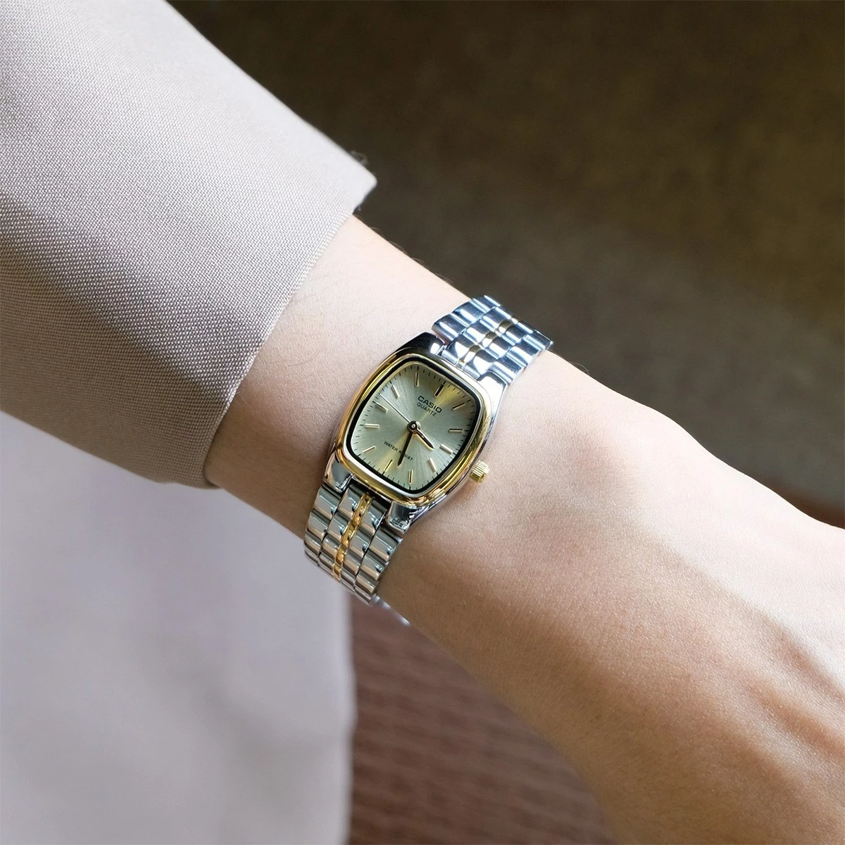 Orë dore Casio LTP-1169G-9AR, e argjendtë/artë