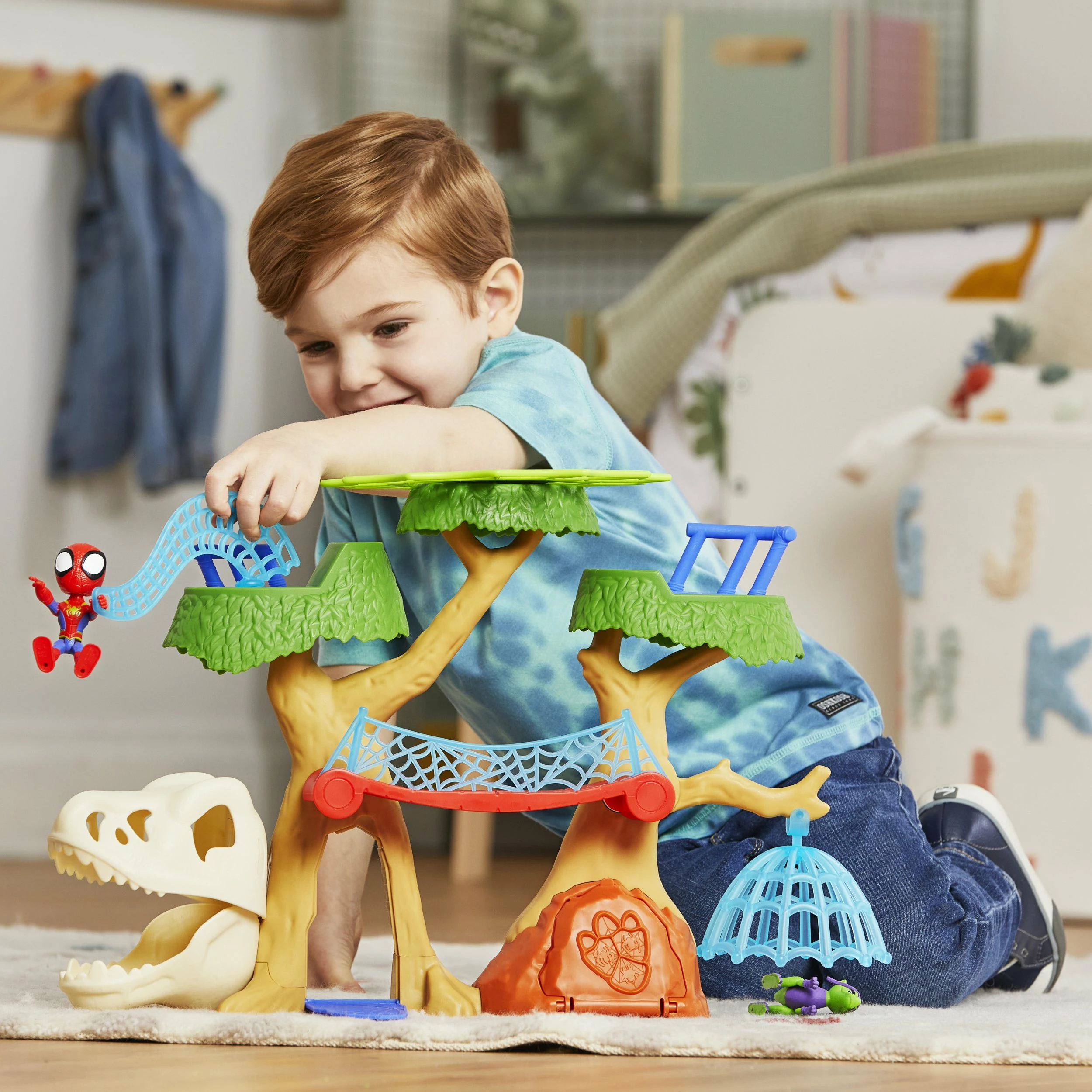 Set figure aksion Hasbro Spidey and Super-Cool Dino-Webs Base, bazë 38 cm, set me 2 figura