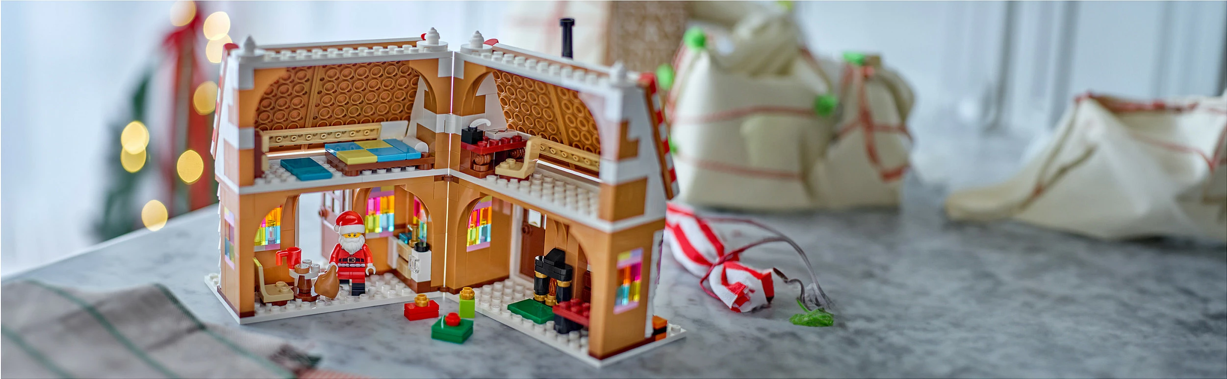 Set LEGO 40809 Shtëpi Gingerbread për Krishtlindje, 498 pjesë