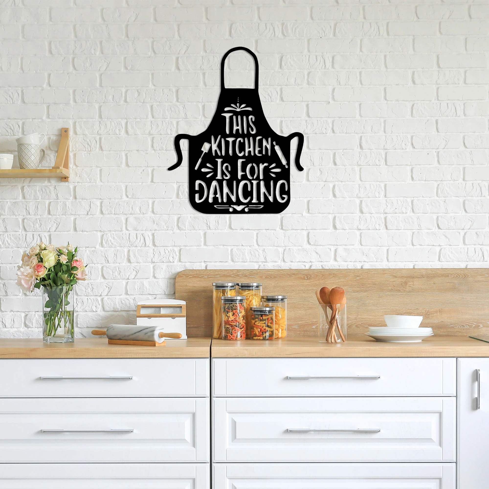 Aksesor dekorativ metalik për mur, Wallity, This Kitchen Is For Dancing, 57x70cm