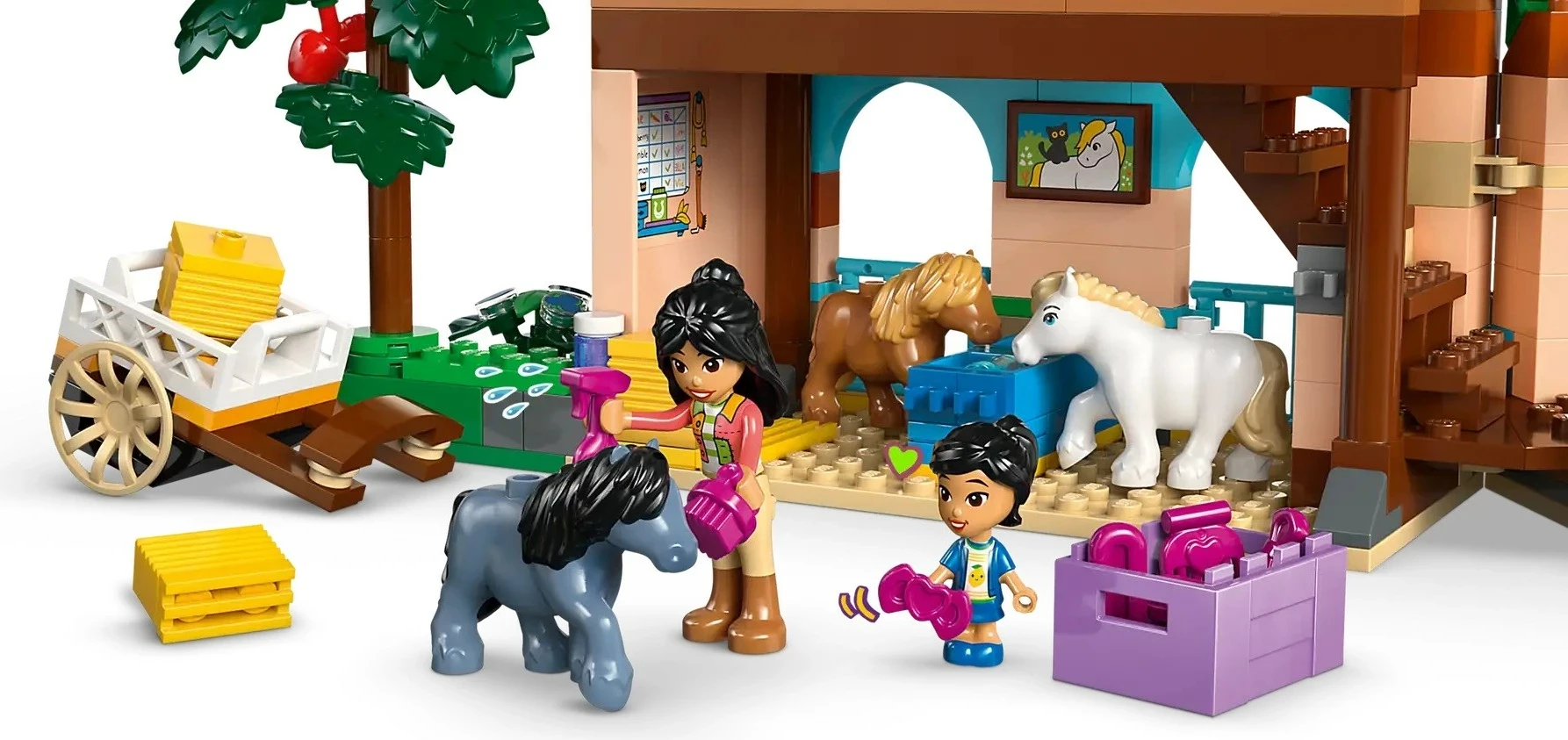 Set LEGO Friends Pony Ranch & Stable 42654, 727 pjesë, për fëmijë 7+