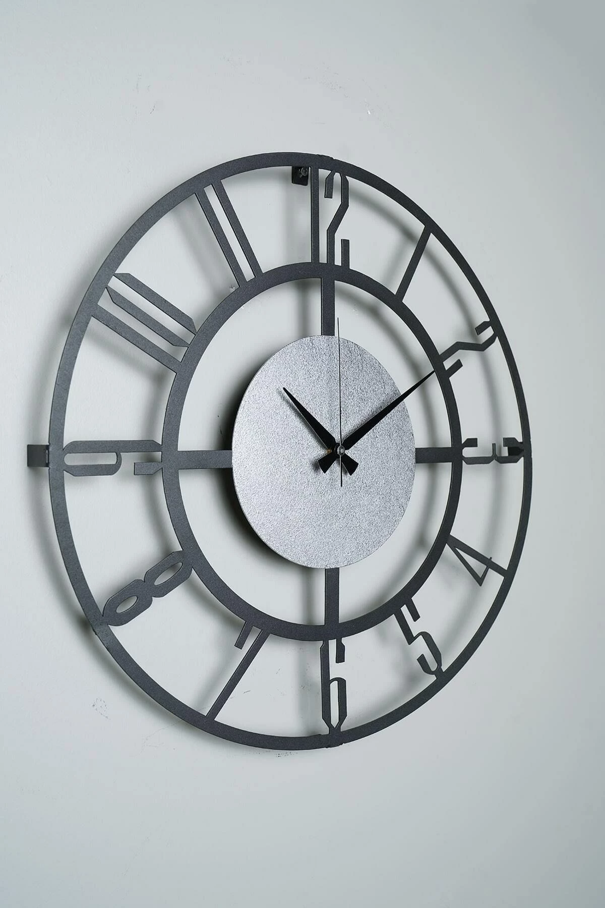 Orë muri dekorative metalike Wallity, Myk9912, e zezë dhe argjendtë, 50x50cm