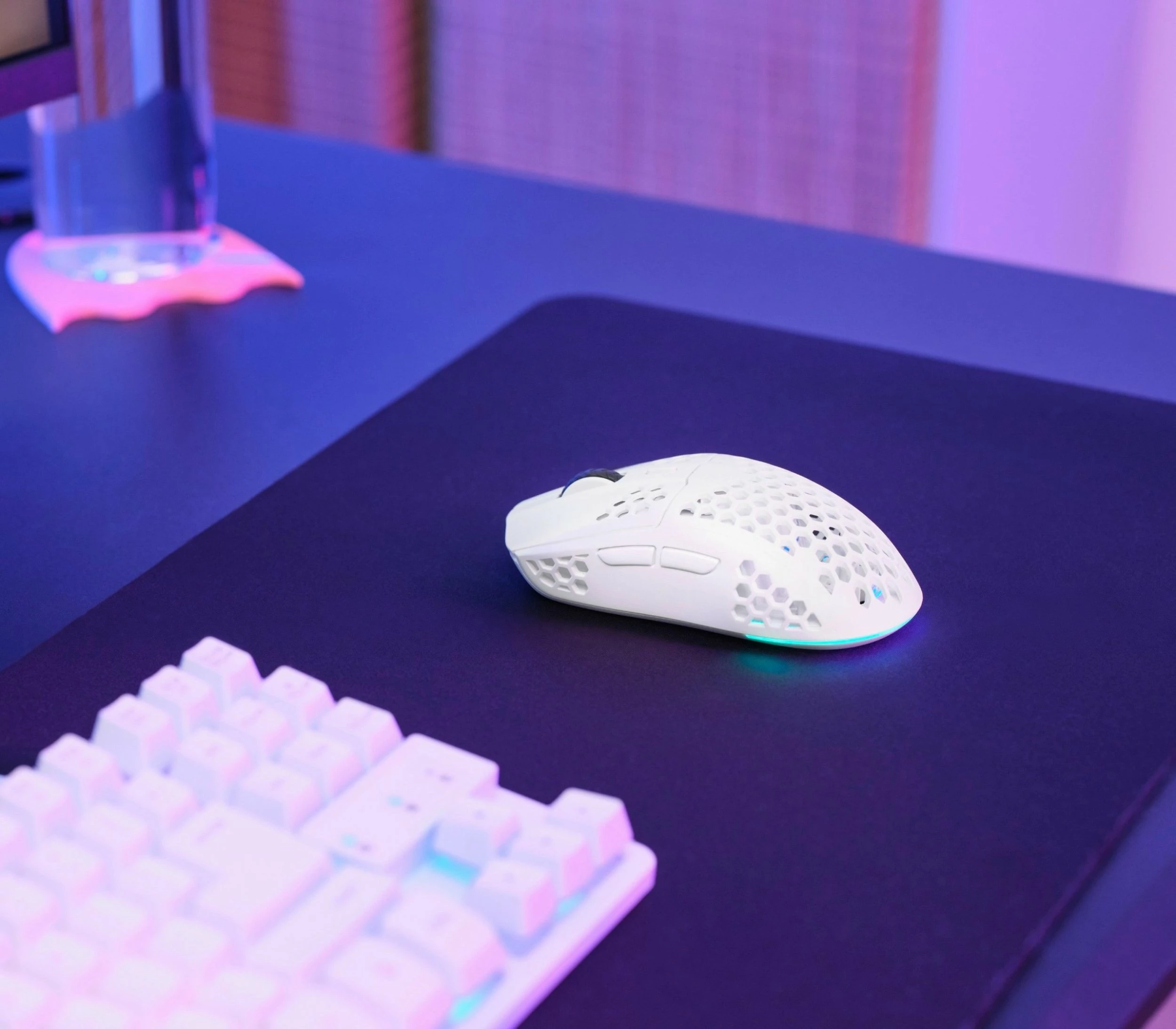 Maus Trust GXT 929W Helox (25390) wireless 2.4GHz 6400 DPI RGB, e bardhë