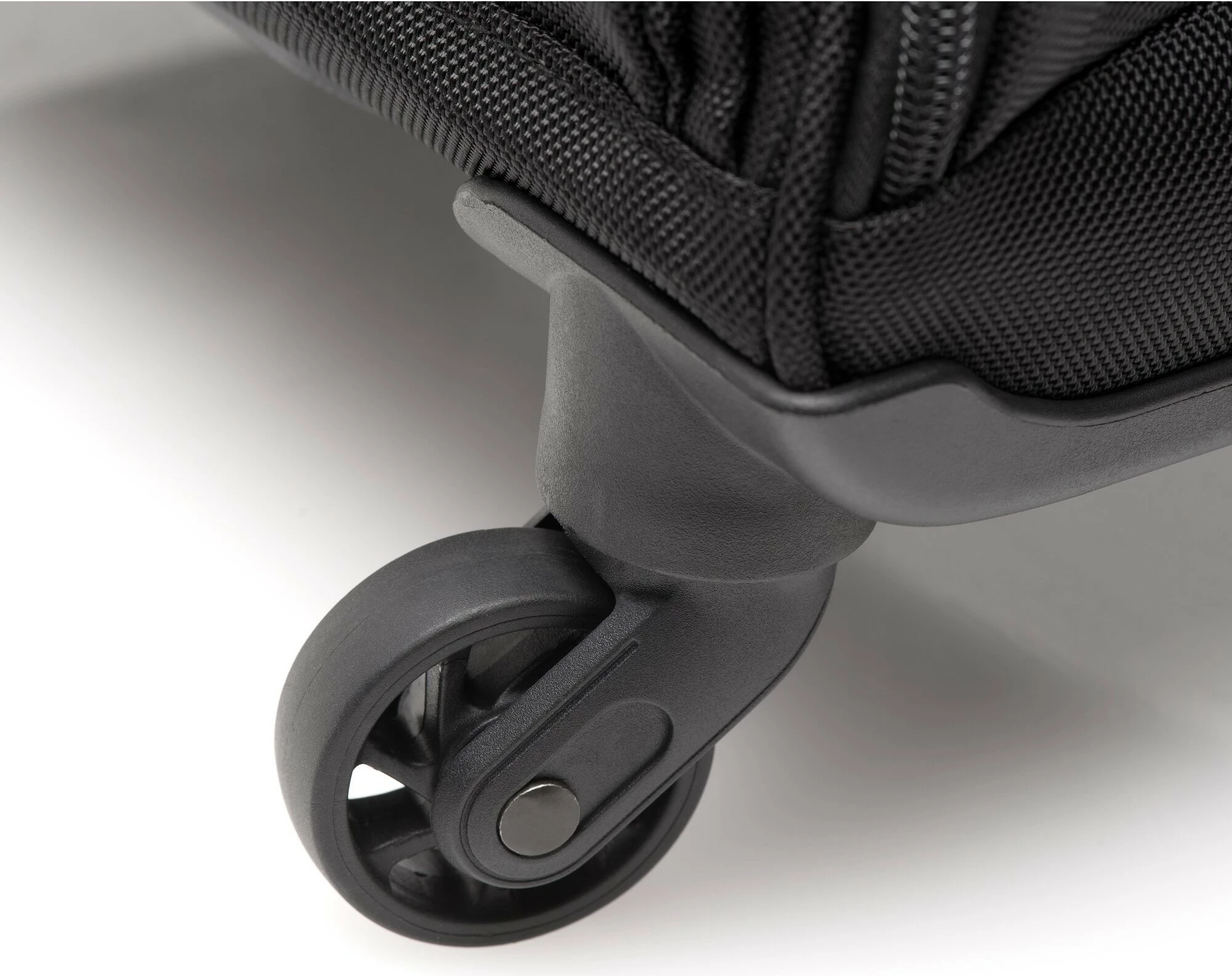 Trolley Kensington Contour 2.0 Pro Overnight Laptop Spinner, 17 inch, e zezë
