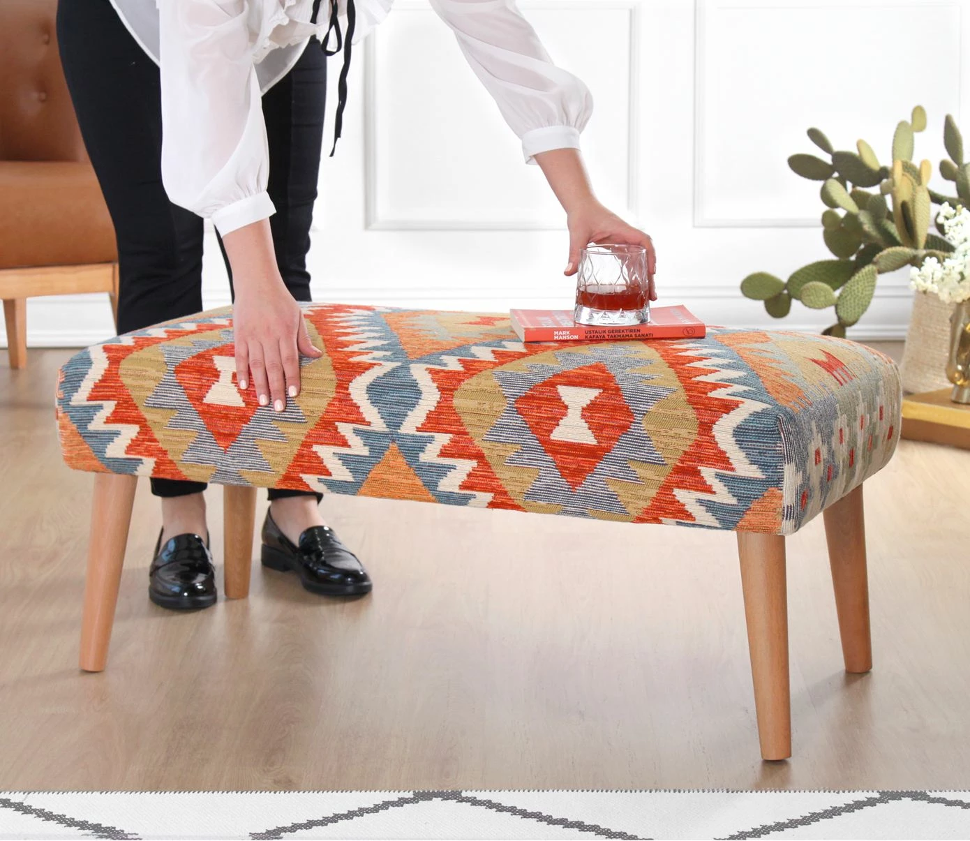 Bankë Atelier del Sofa, Beshir, shumëngjyrëshe