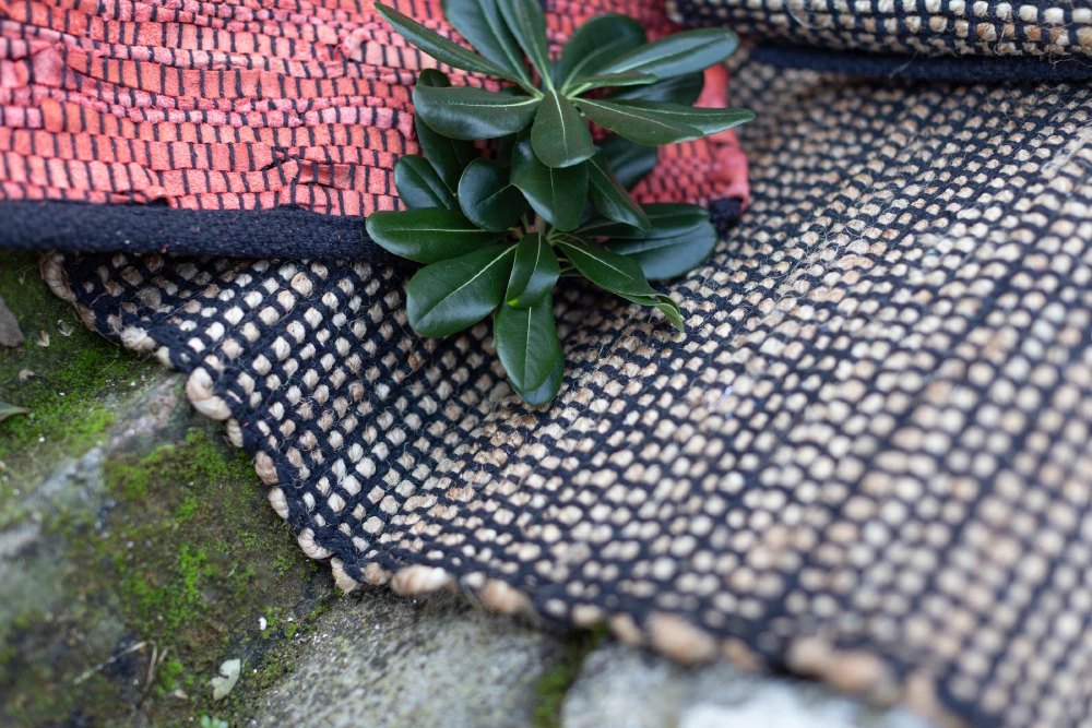 Qilim korridori Earth, jute dhe pambuk, bezhë e zi, 70x150cm