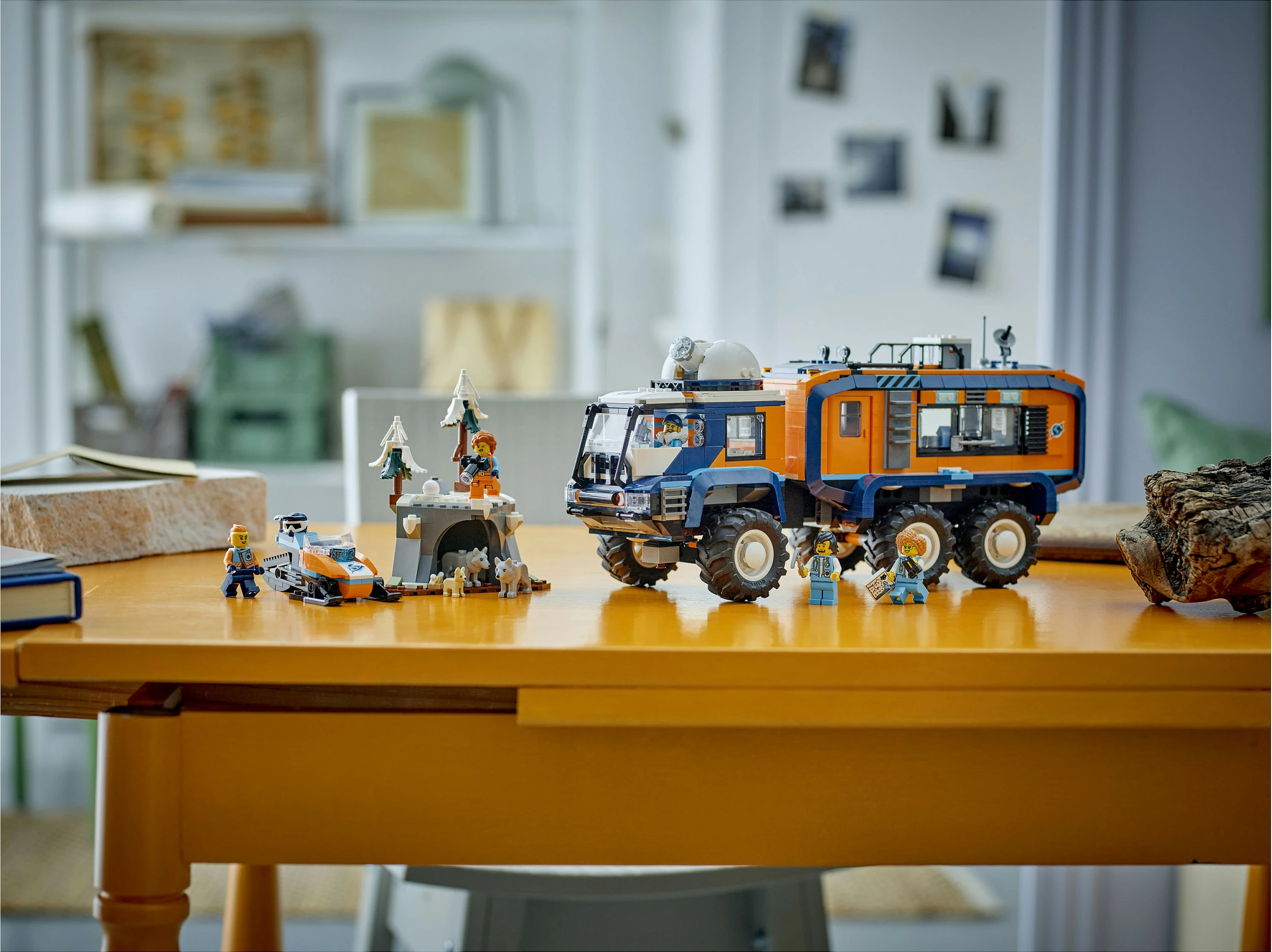 Set ndërtimi LEGO City 60471 Arctic Explorer Science Lab Truck, 1064 copë, multikolor