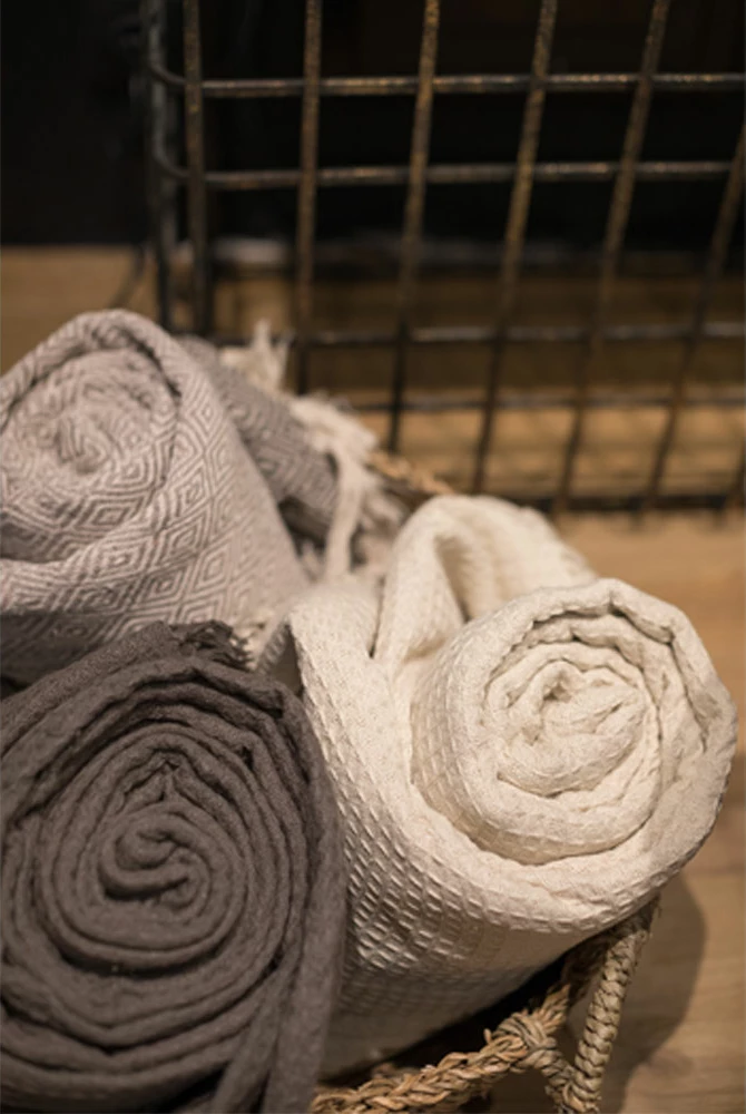 Mbulesë dekorative Pique, pambuk-poliester, ngjyrë moka, 180x240 cm