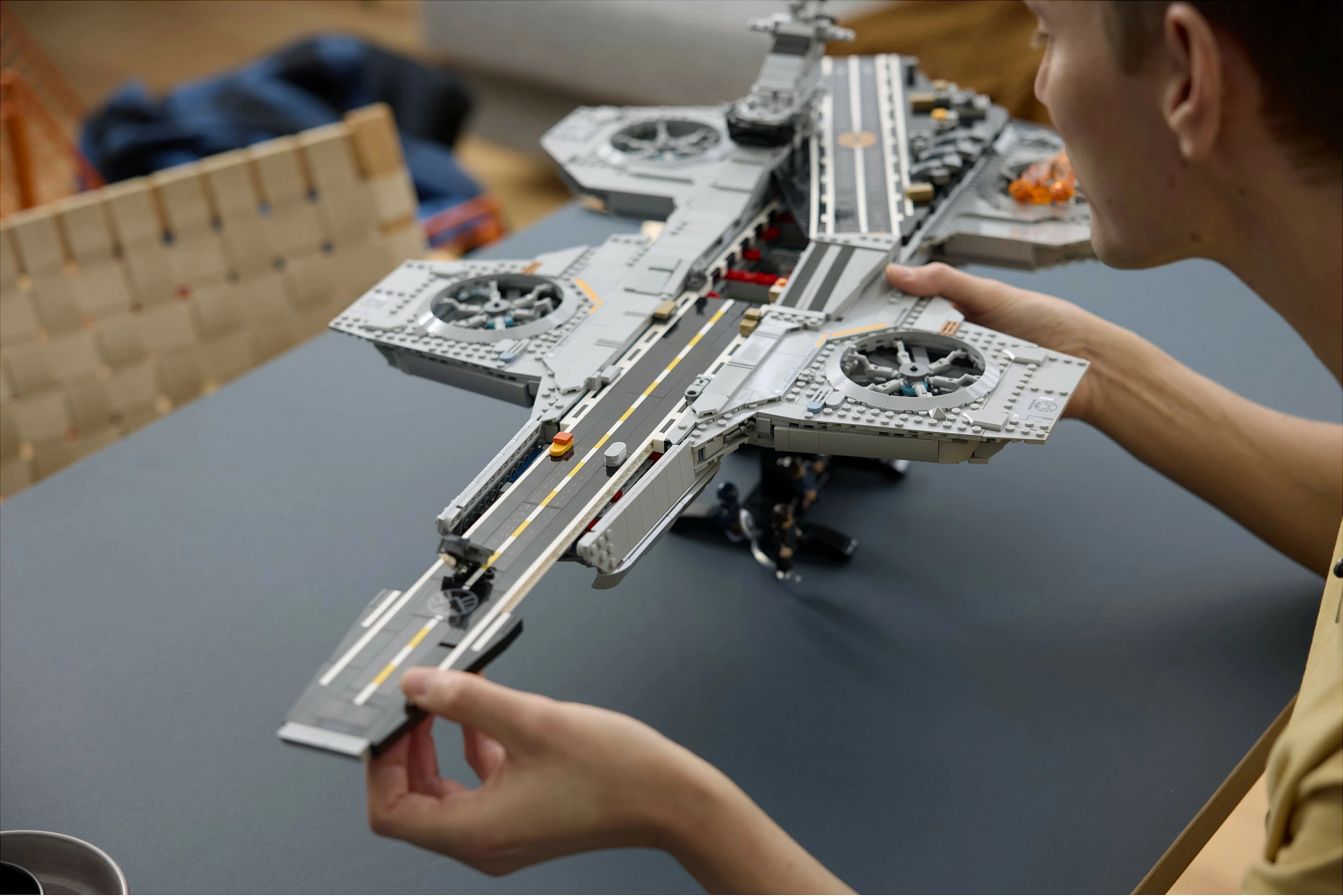 Set ndërtimi LEGO Marvel 76354 S.H.I.E.L.D. Helicarrier, 3057 copa, Multicolor