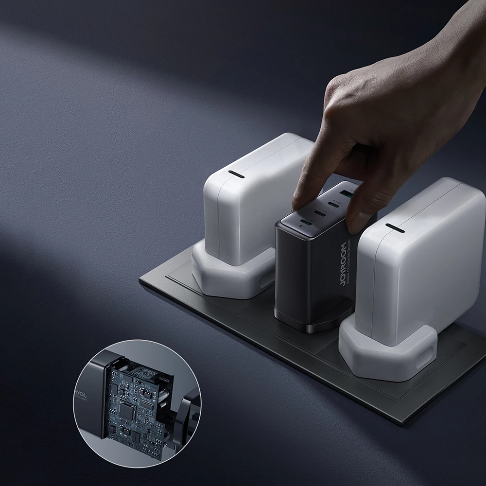 Karikues mur Joyroom JR-TCG05UK GaN, 140W, 3x USB-C, 1x USB-A, me kabllo USB-C/USB-C 240W 1.2m, i zi