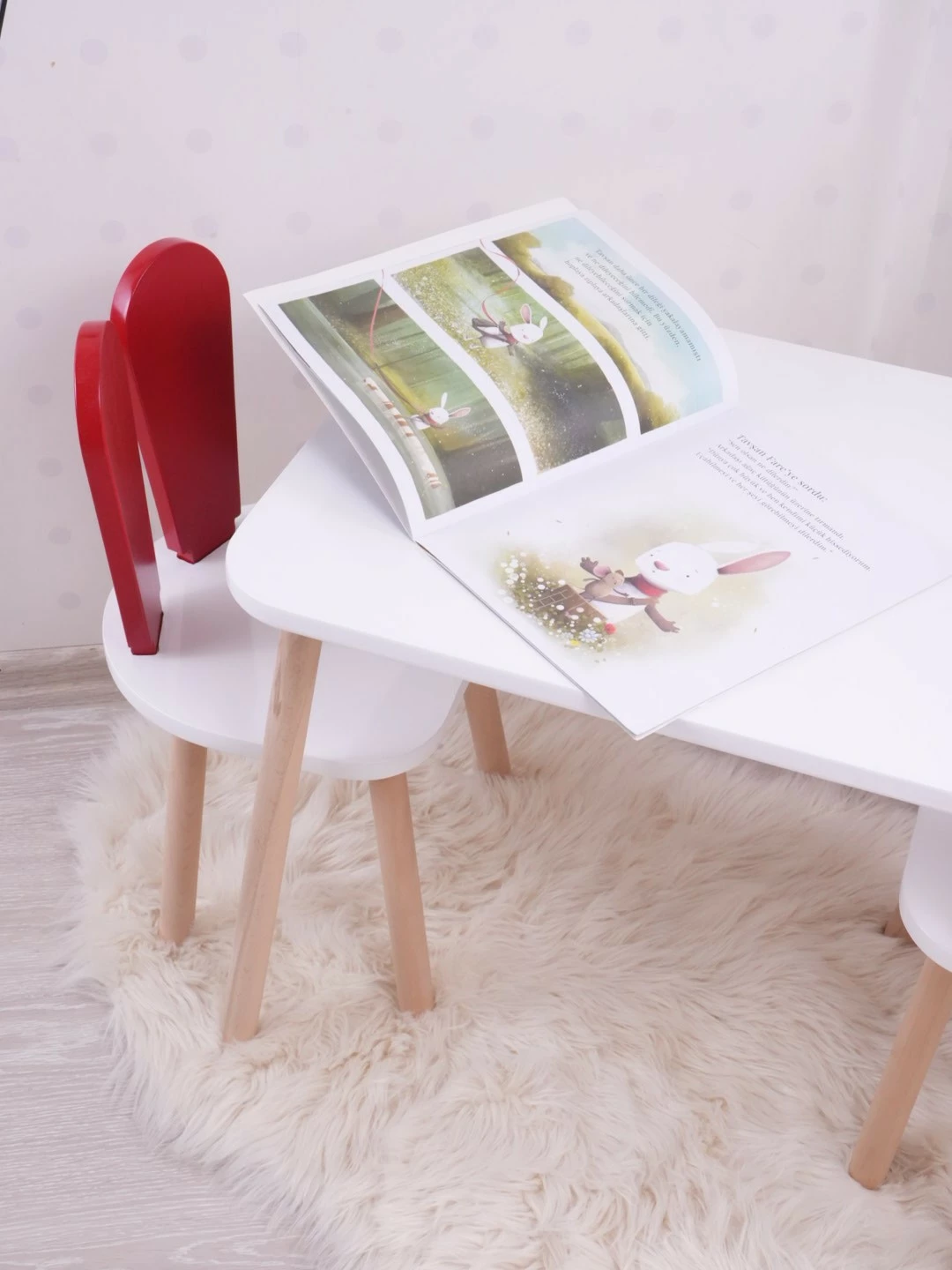 Set tavoline për fëmijë Hanah Home, një karrige Bunny, e kuqe, e bardhë