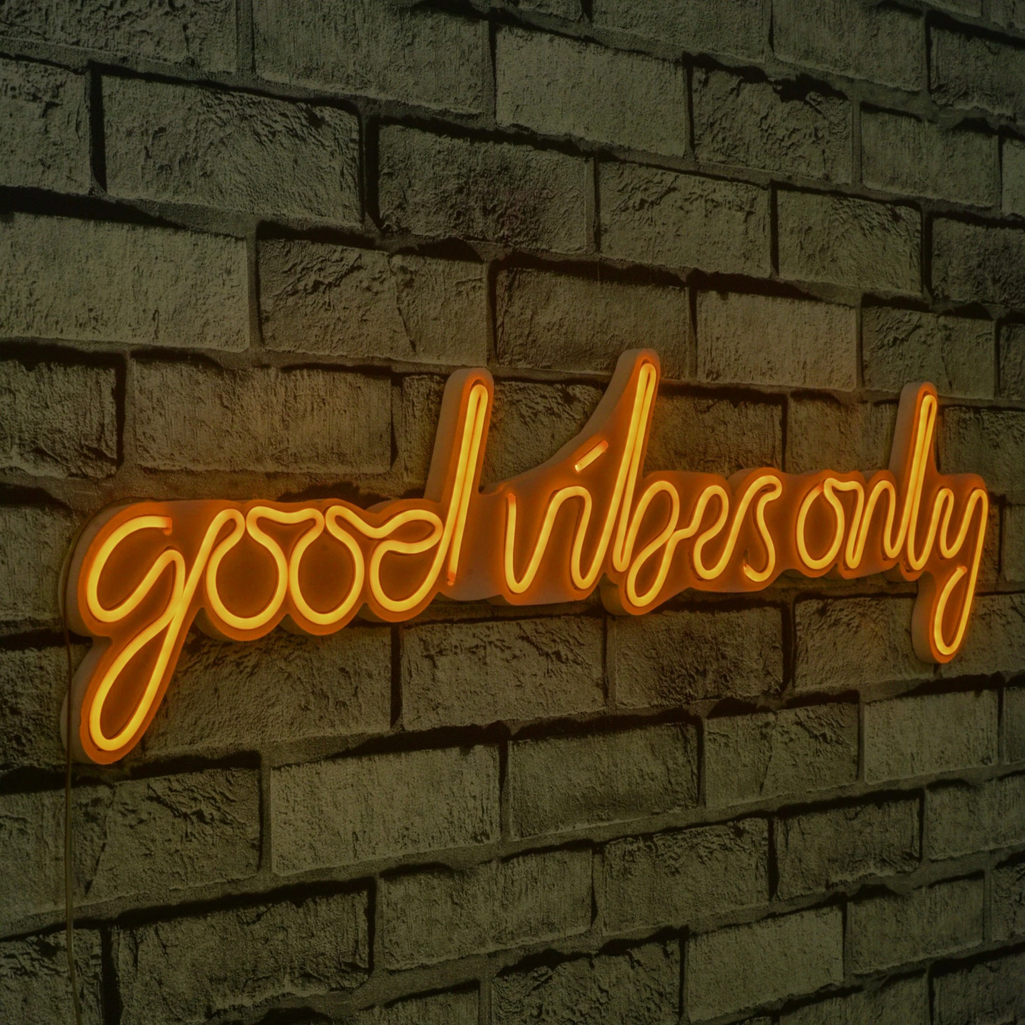 Dritë dekorative LED plastike, 'Good Vibes Only', e verdhë