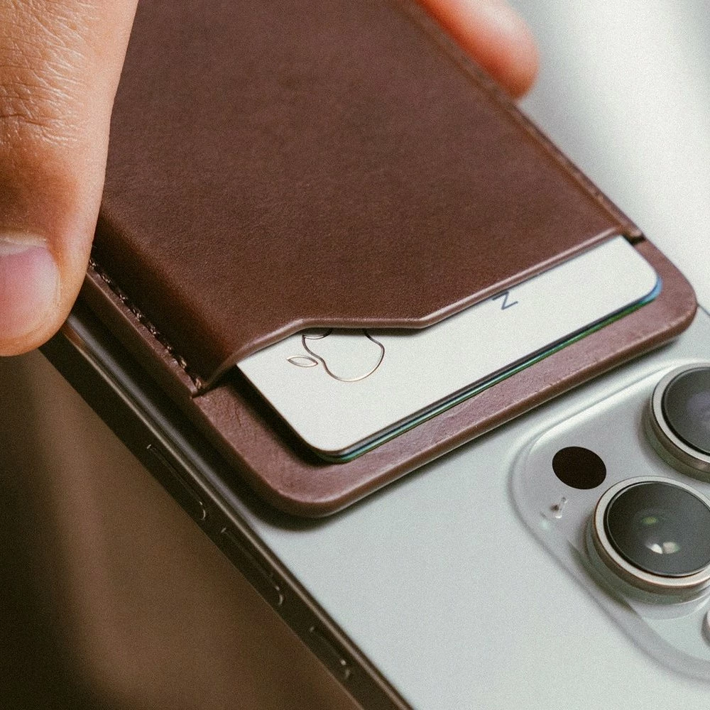 Kuletë lëkure MagSafe Nomad Leather Mag Wallet me Apple Find My, 1-4 kartela, kafe