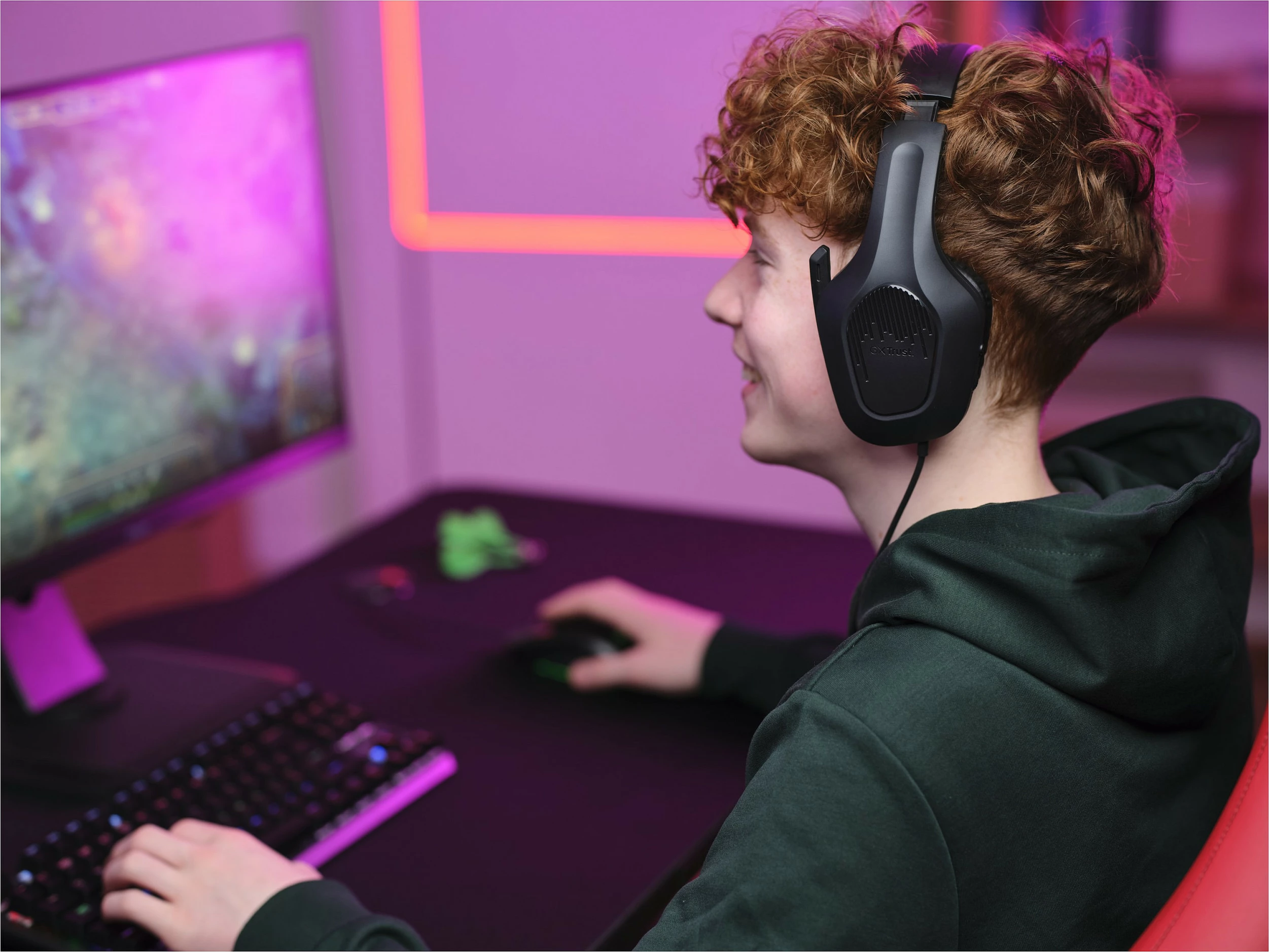 Kufje gaming Trust GXT 415 Zirox, 3.5mm, kabllo 2m, mikrofon i palosshëm, të zeza