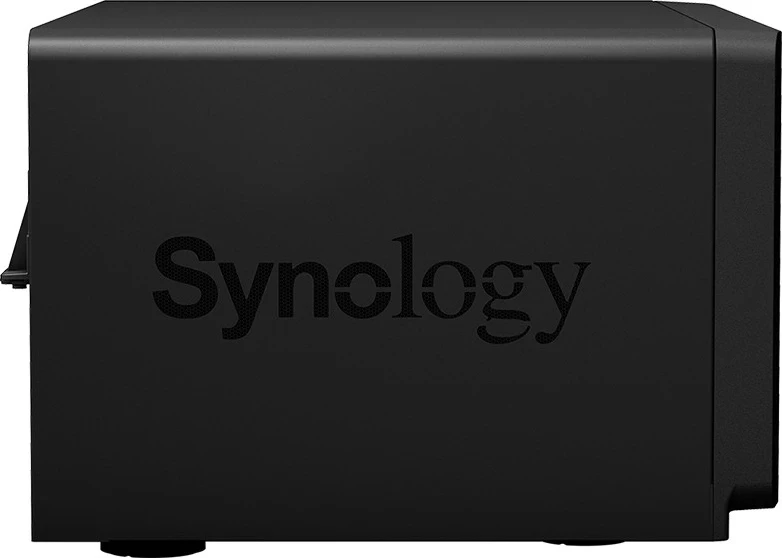 NAS Synology DS1821+, 4GB RAM, AMD Ryzen V1500B, 10 disqe