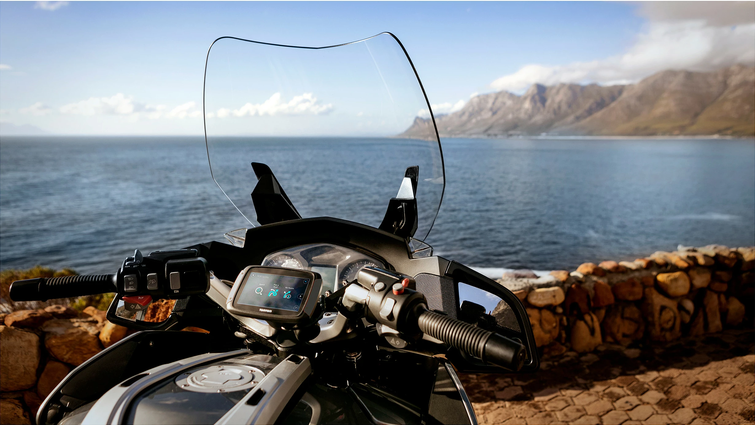 Navigacion GPS për motor TomTom Rider 550 Premium Pack, 4.3", 16GB, Wi‑Fi/Bluetooth, IPX7, i zi