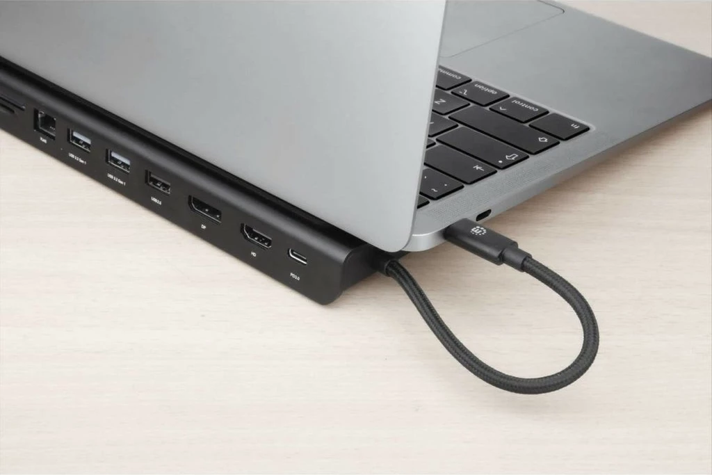 Docking station MANHATTAN USB-C 11-in-1, 4K, 3 monitorë, e zezë