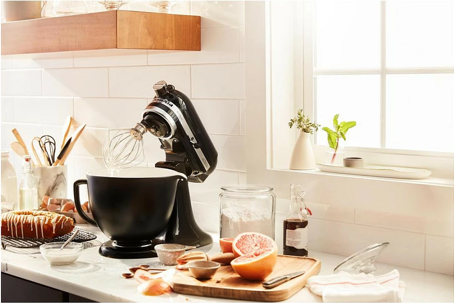 Mikser me qëndrim KitchenAid Artisan, tas inox 4.8L, 300W, 10 shpejtësi, Onyx Black