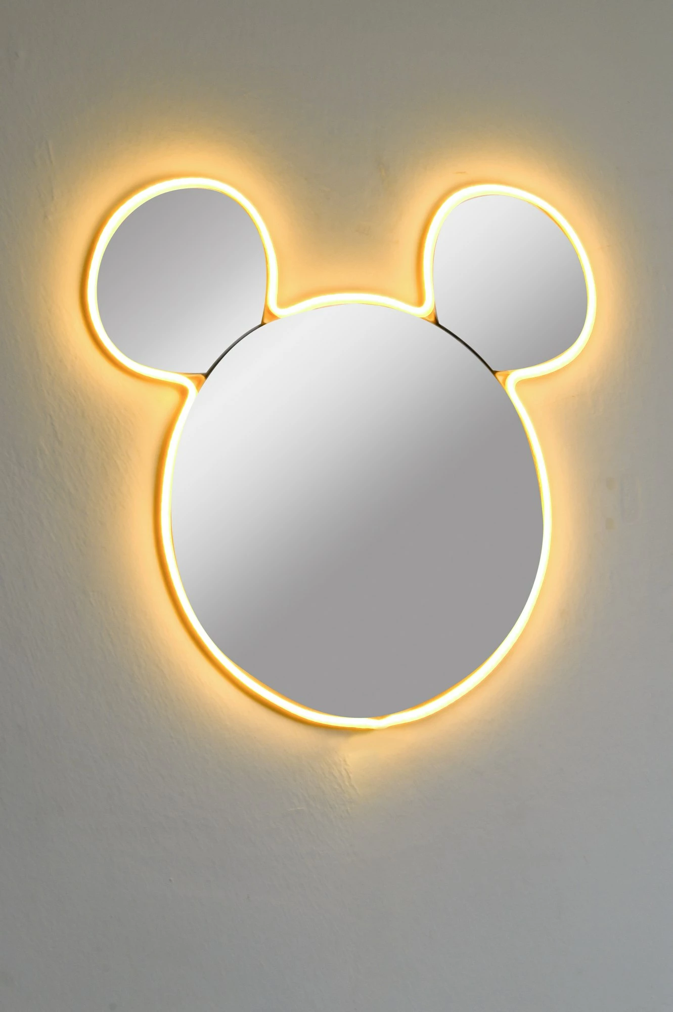 Pasqyrë me ndriçim LED, formë Mickey, ngjyrë argjendi-verdhë, Skye Decor