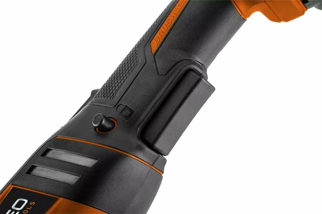 Polerka akumulatorike NEO Energy+ 18V 04-602, 150 mm, brushless, portokalli/zi, set me 3 jastëkë (pa bateri/karikues)