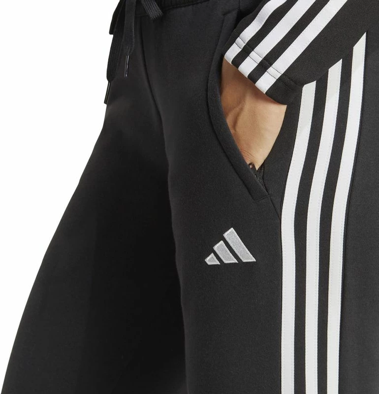Trenerka të poshtme për femra Adidas, të zeza