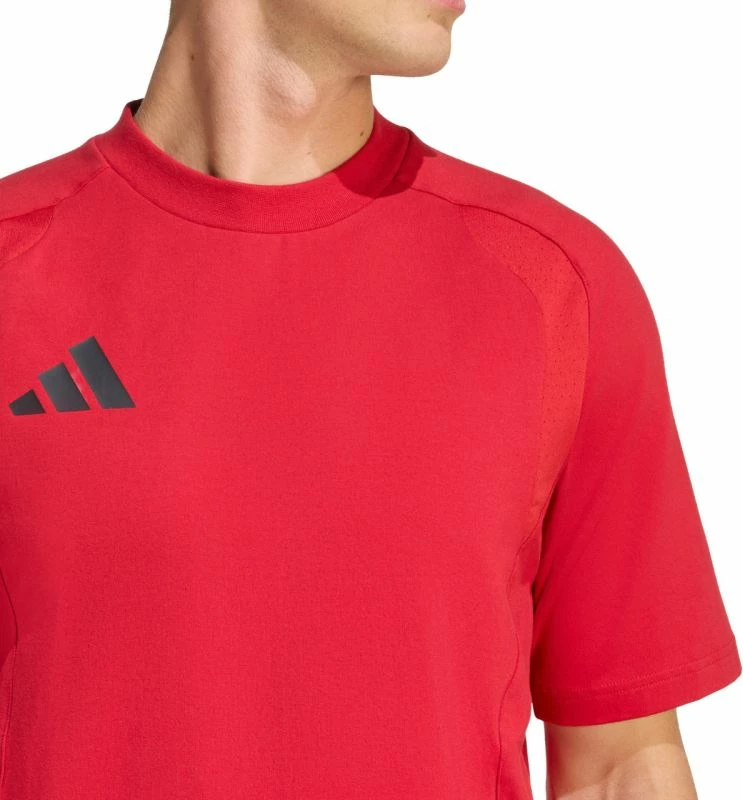 Maicë meshkuj adidas Tiro 26 Travel KD1121, e kuqe [Madhësia: S]