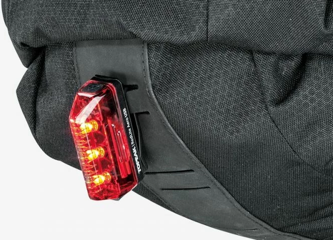 Çantë bisiklete Topeak Backloader 15L, e zezë