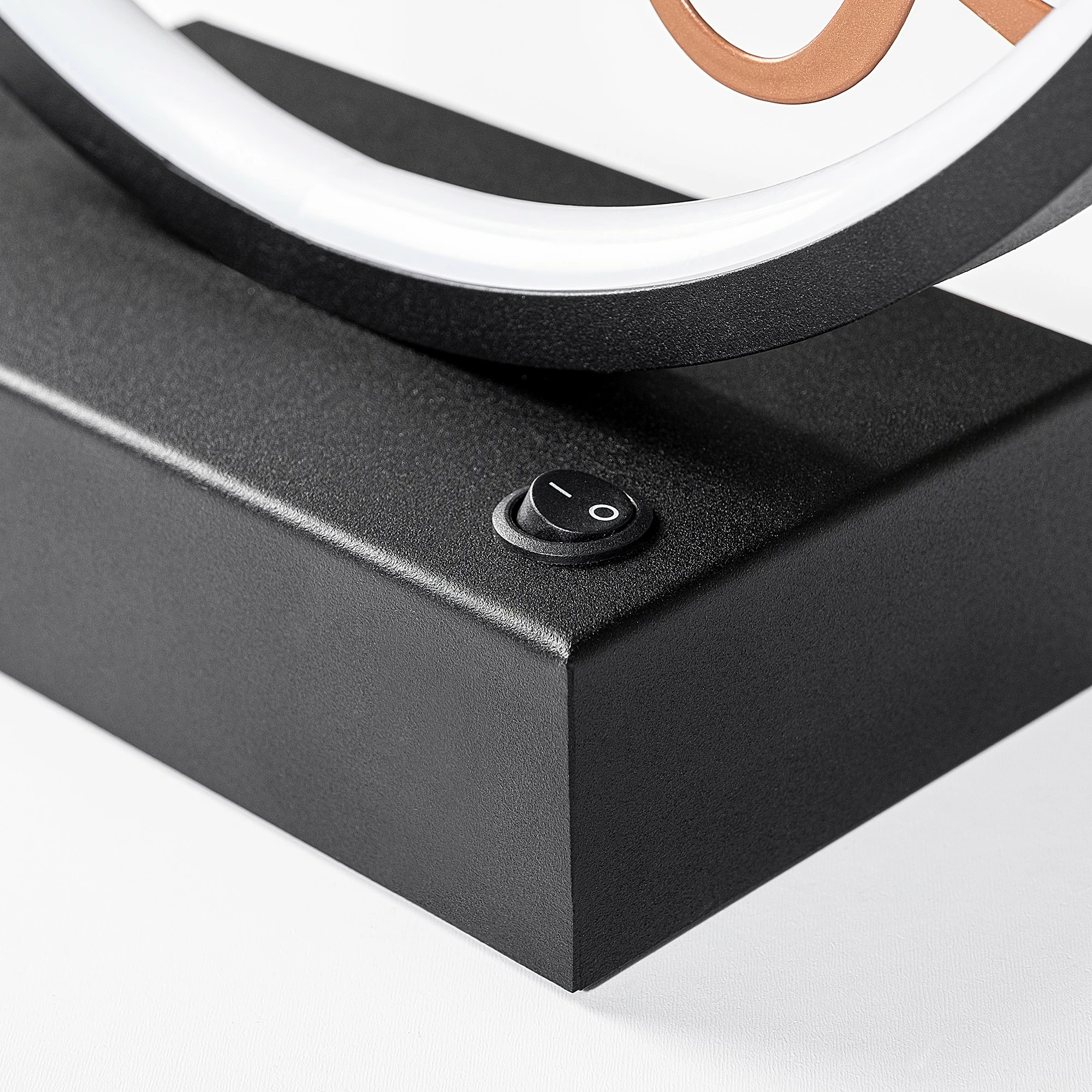 Llambë tavoline Opviq, XMAS7, e zezë dhe bakri, dizajn me drer