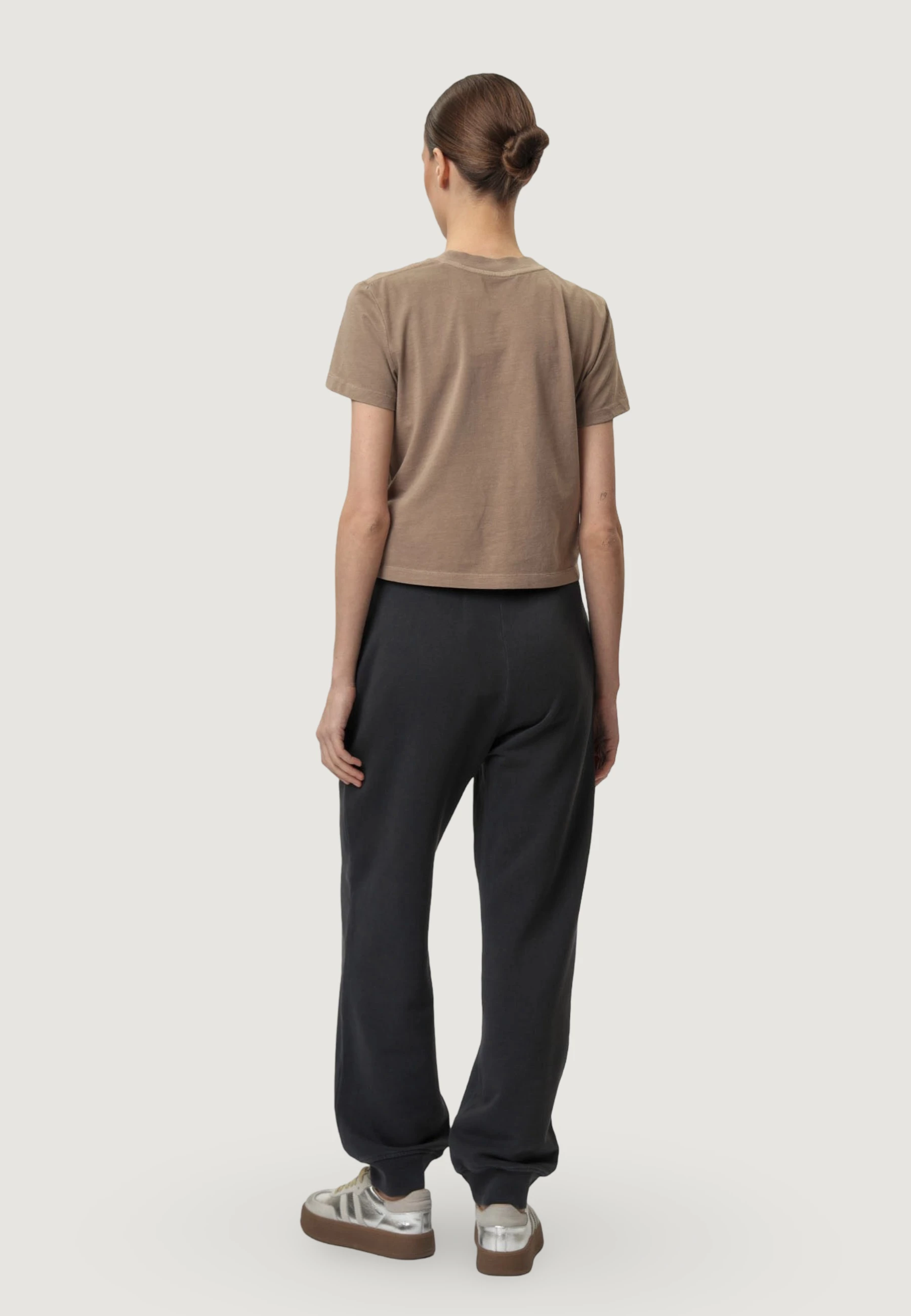 Pantallona sportive për femra Calvin Klein Jeans J20J224989, të hirta të errëta [Madhësia: XS]