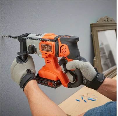Çekiç elektrik Black & Decker BCD900E2K-QW, 18V, 2.5Ah, SDS Plus, me valixhe, portokalli/zezë