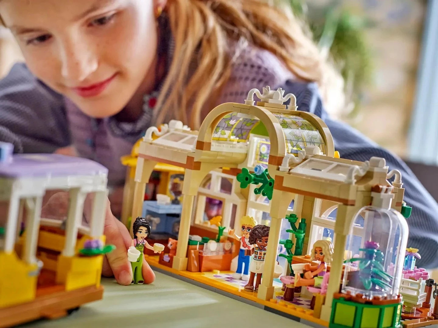 Set LEGO Friends 42671 Plant Café & Flower Shop, 1138 pjesë, për fëmijë 9+ vjeç