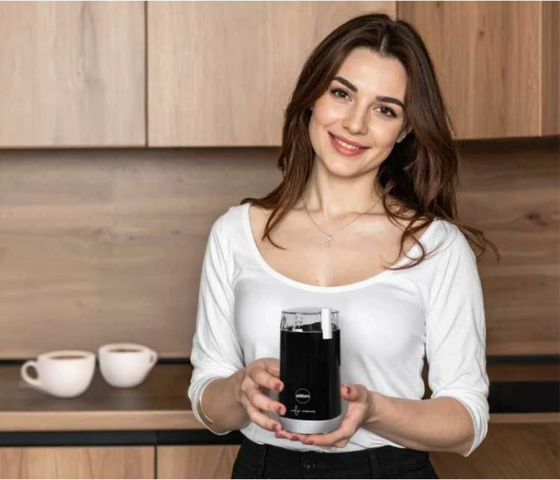 bluarëse kafeje ELDOM MK40 CAFRO, e zezë