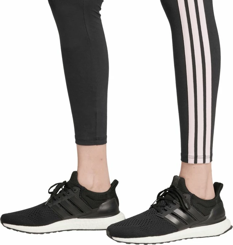 Hellonke adidas për femra, të zeza