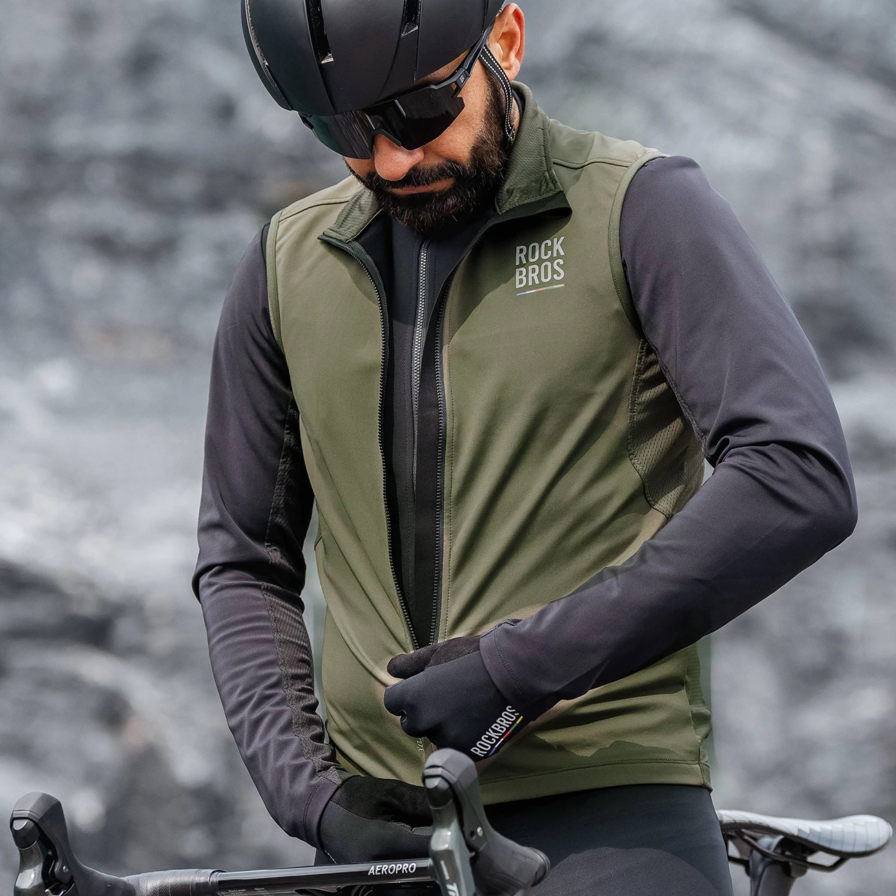 Jelek çiklizmi Rockbros TLMJ002 ROAD TO SKY, windproof i izoluar, breathable me panele mesh, 3 xhepa mbrapa, madhësia L, i gjelbër