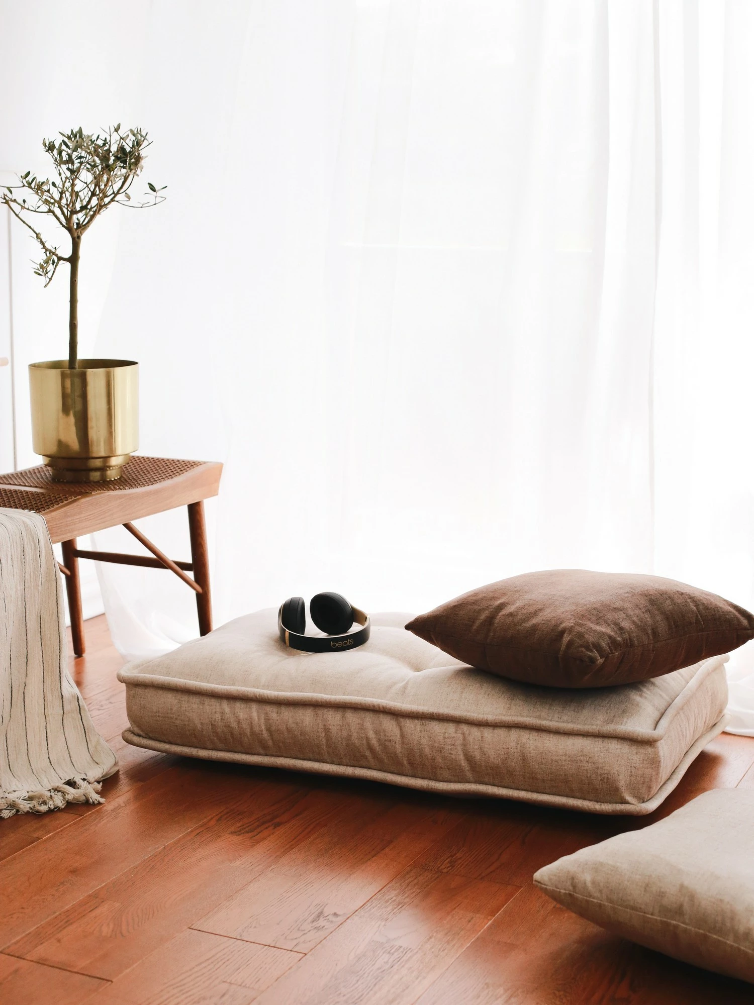 Jastëk i madh prej kadifeje, ngjyrë krem, Atelier del Sofa, Naturel Yer
