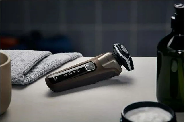 Makinë rroje elektrike Philips S5886/38, seri 5000, kafe + mbështjellës