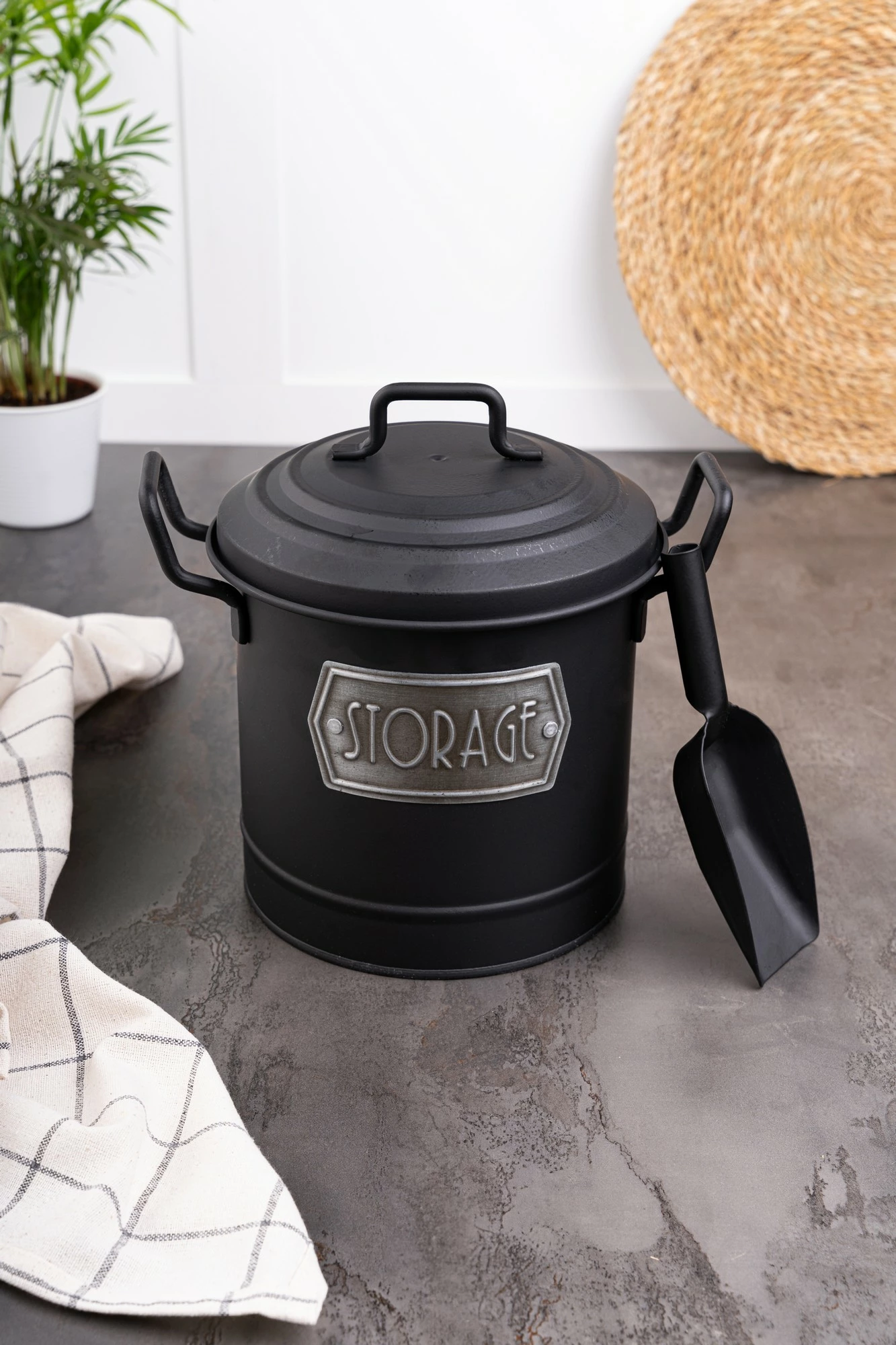 Kovë galvanizuese me kapak dhe lopatë, ngjyrë e zezë, Hermia MGL0035