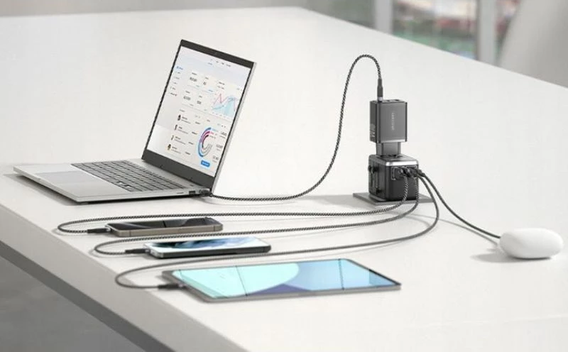 Adapter universal udhëtimi me karikues Vention 65W, i zi