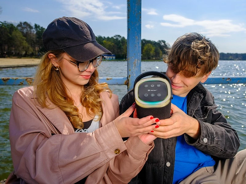 Altoparlant portativ, Tracer Stripe XL TWS BT RGB (TRAGLO47615), 10W RMS, Bluetooth 5.3, IPX5, FM radio, 1800 mAh/deri 4 orë, i zi