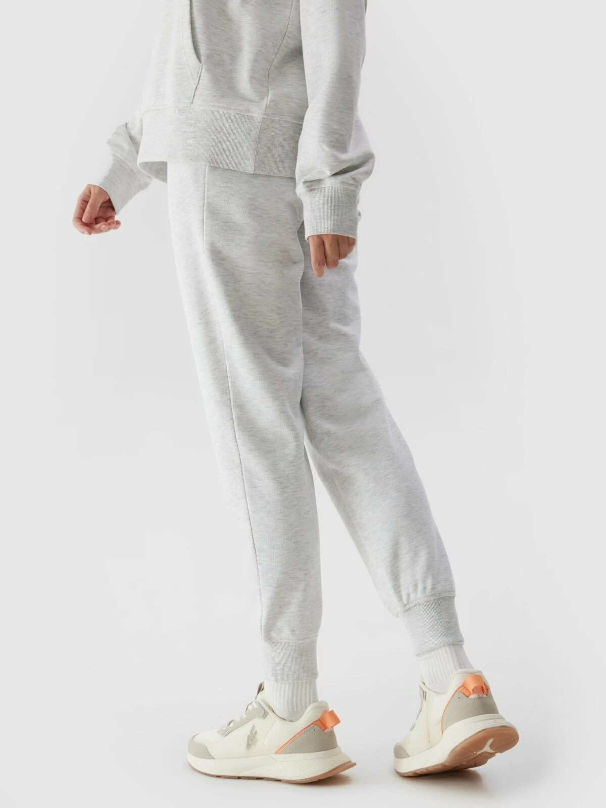 Pantallona tute 4F 4FWSS24TTROF606 XXL, 79% pambuk, me lidhëse, 2 xhepa, gri (27M)