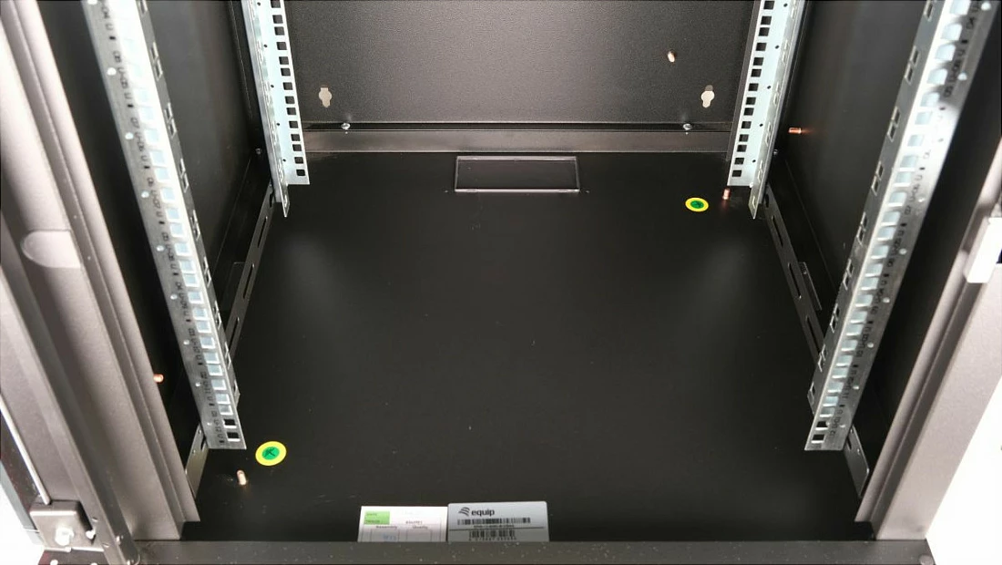 Kabinet rrjeti 19" EQUIP Pro Mount 12U 600x600, montim në mur, derë xhami e temperuar, mbyllje me çelës, i zi