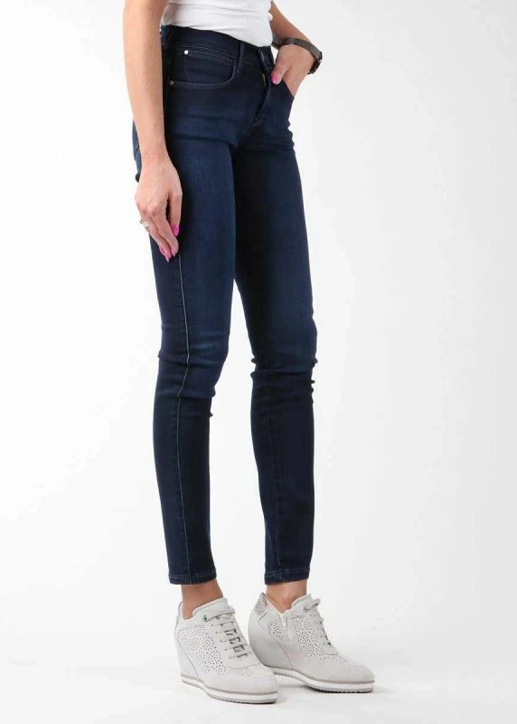 Xhinse për femra Wrangler, të zeza