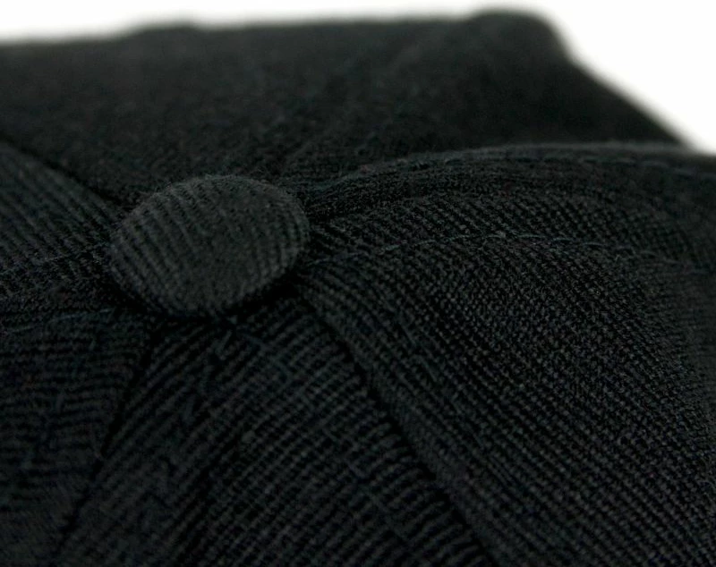 Kapelë Kellys, e zezë