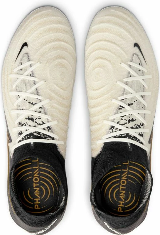 Atlete futbolli Nike për meshkuj, të bardha e të zeza