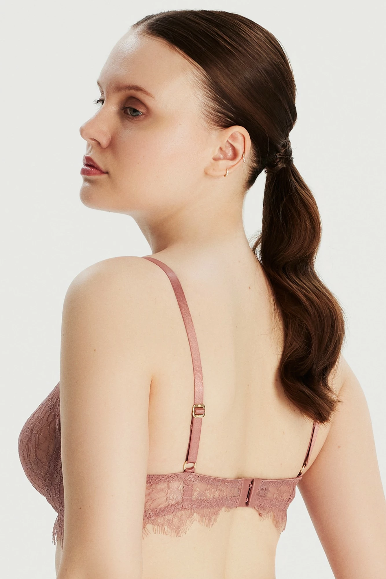 Sytjena Jumeon Royal Lace, ngjyrë dusty rose