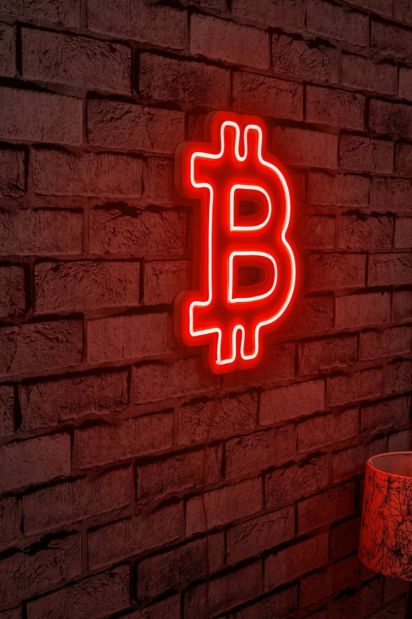 Dritë murale dekorative plastike LED, simboli i Bitcoin, e kuqe