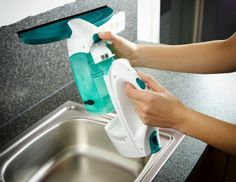 Pastrues dritaresh me bateri Leifheit Dry&Clean 51003, 28 cm, rezervuar 100 ml, set me shkop Click, e bardhë