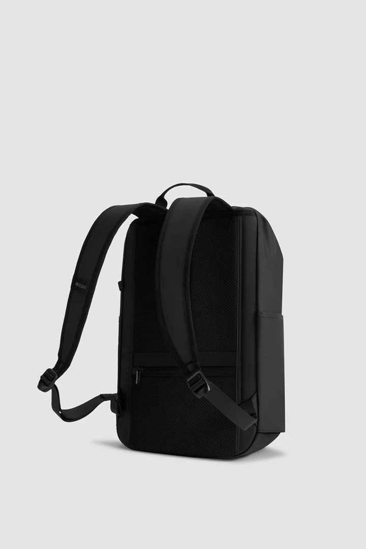 Çantë shpine XD DESIGN Urban, rezistente ndaj ujit, 20 L, e zezë