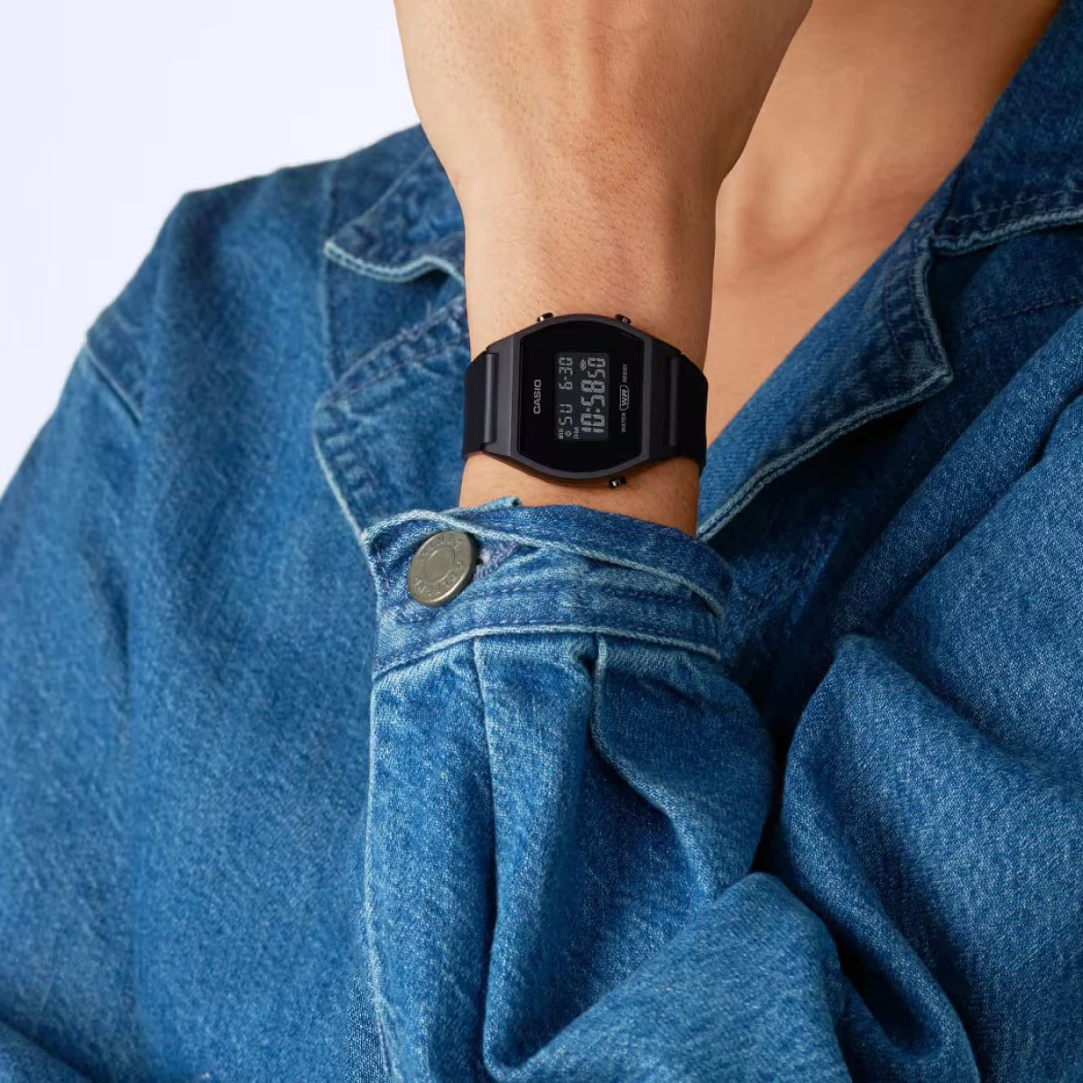 Orë dore Casio LW-204-1B, e zezë